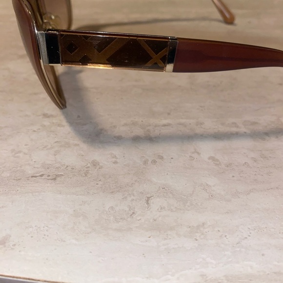 Burberry Sunglasses - Picture 7 of 8